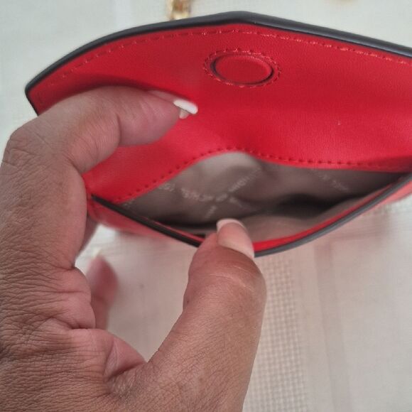 HOST PICK🥳 Michael Kors Scarlet Card Holder with Gold Chain - Picture 4 of 16